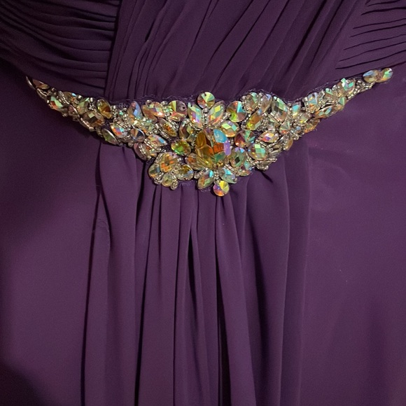 Purple one shoulder gown - Picture 4 of 7